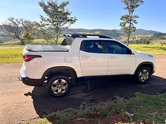 FIAT TORO 1.8 16V EVO FLEX FREEDOM AT6 FIAT TORO 1.8 16V EVO FLEX FREEDOM AT6